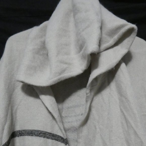 GARAGE one size, striped hooded poncho with deep pockets, BNWT - Picture 3 of 15